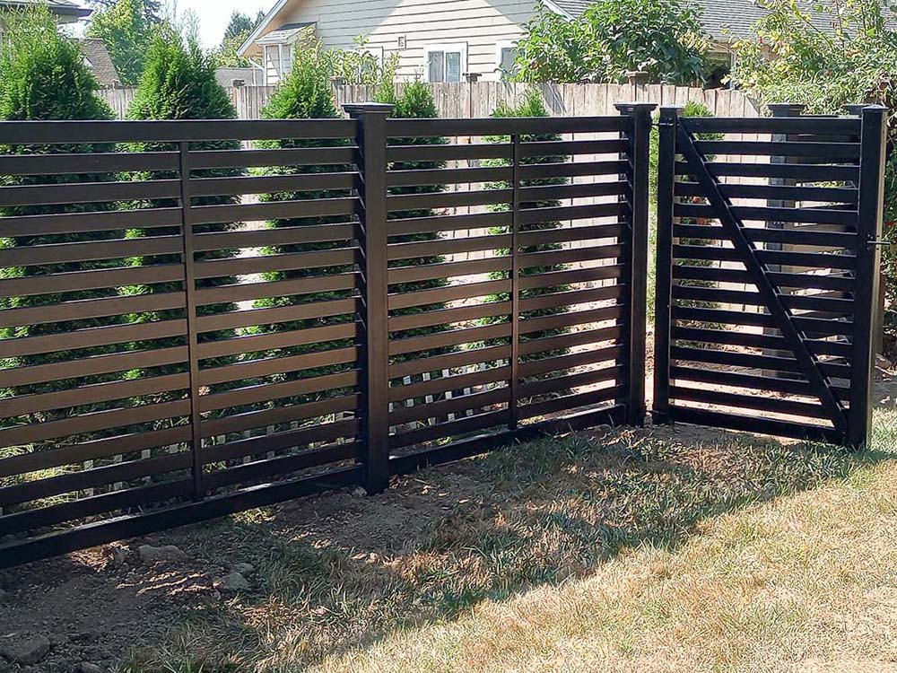 Photo of a Whatcom County vinyl fence
